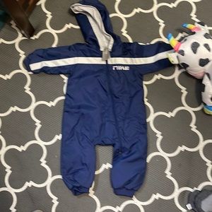 Nike wind suit 6-9 mo